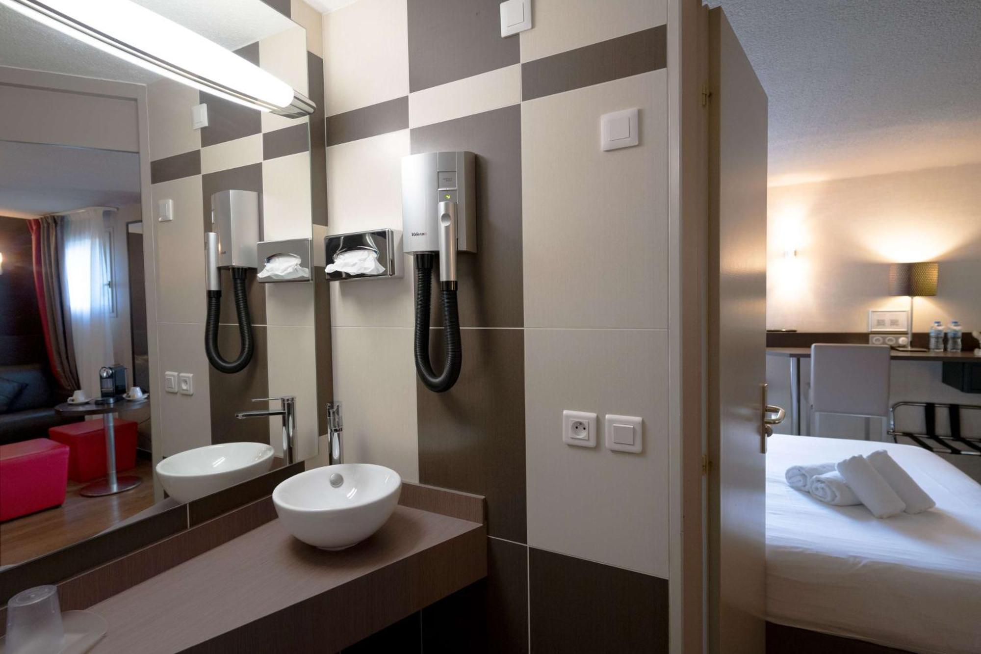 Best Western L'Atelier 117 Maubeuge Esterno foto