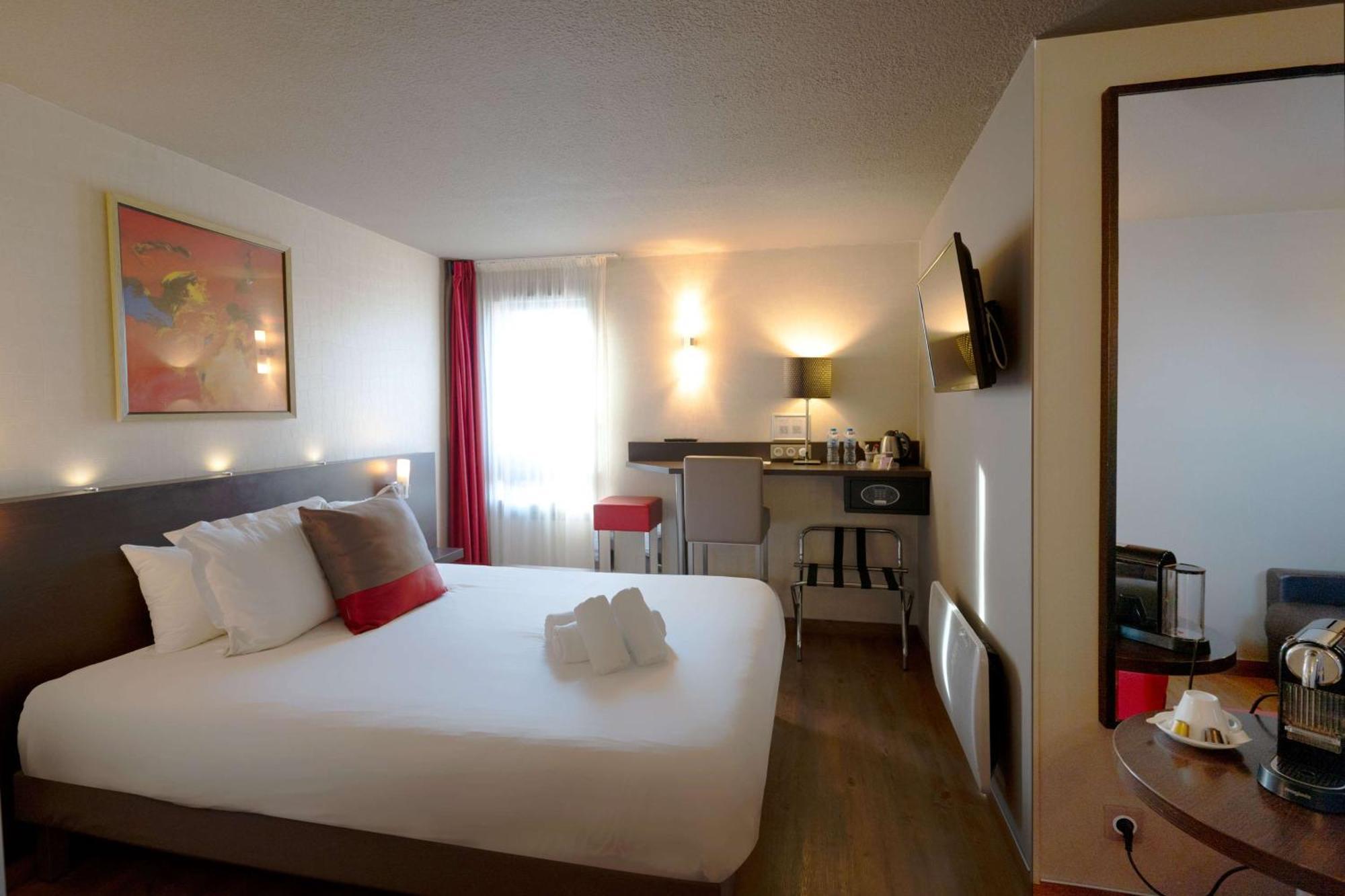 Best Western L'Atelier 117 Maubeuge Esterno foto