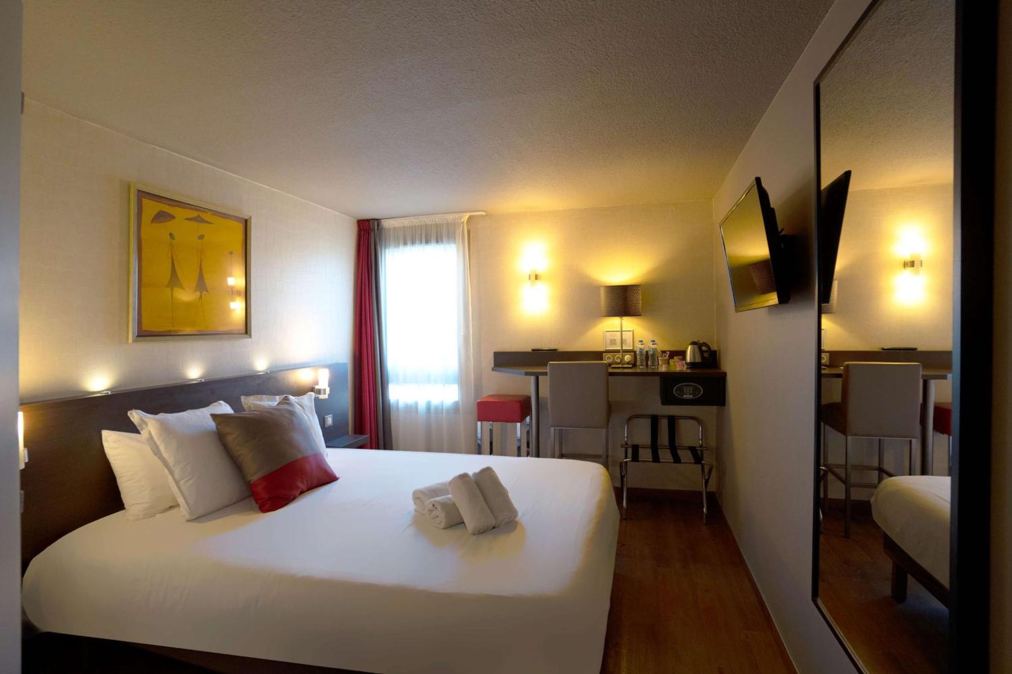 Best Western L'Atelier 117 Maubeuge Esterno foto