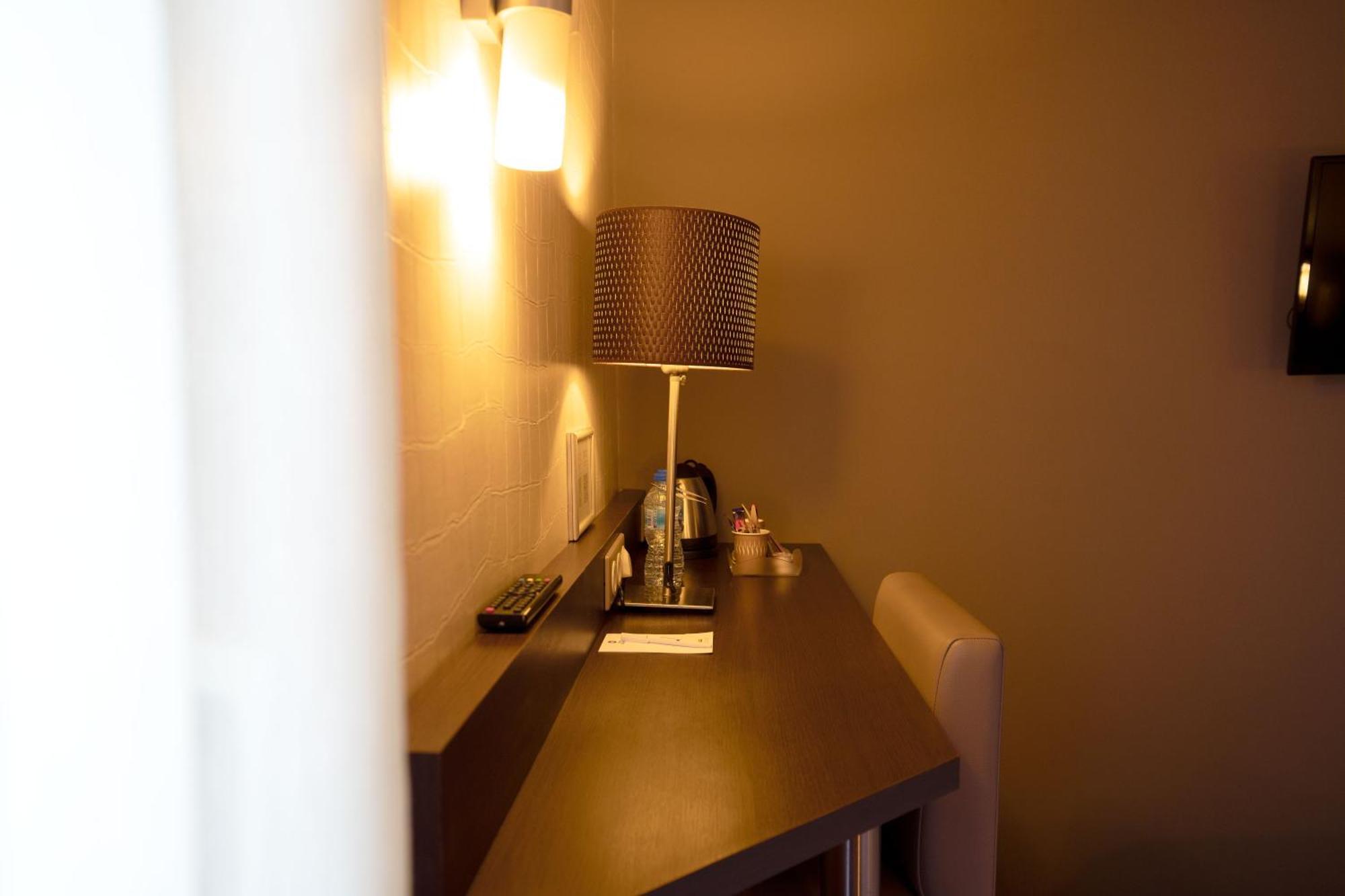 Best Western L'Atelier 117 Maubeuge Esterno foto